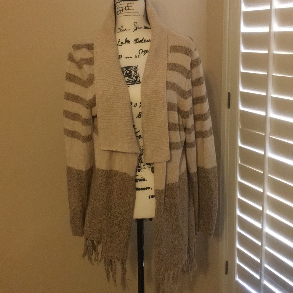 Sweater - Picture 1 of 4